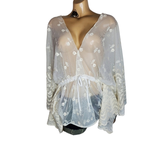 Countess Luann cream lace top size M - Picture 1 of 7